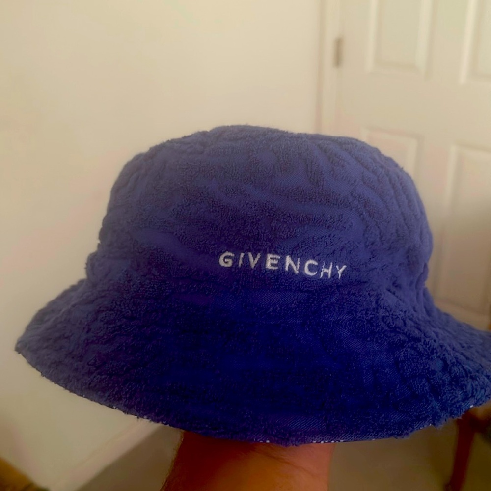 Reversible Givenchy bucket hat